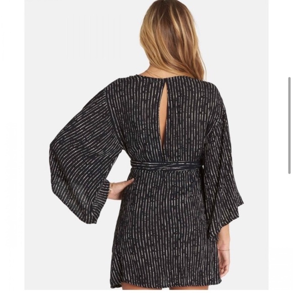 Billabong black and white stripe relax on high wrap bell sleeve dress Large nwt - Picture 6 of 9